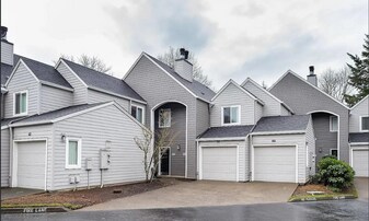 5225 Jean Rd in Lake Oswego, OR - Building Photo
