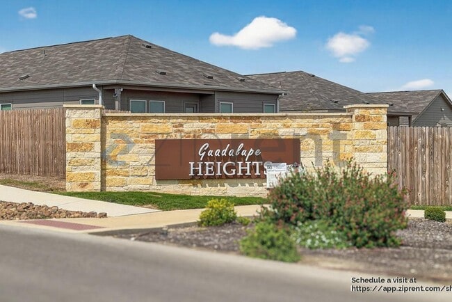 809 Riviera Ct in Seguin, TX - Building Photo - Building Photo