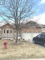 365 Meegan Ct in Newmarket, ON - Building Photo