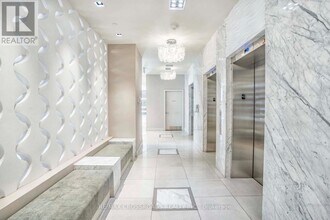 9618 Yonge St in Richmond Hill, ON - Building Photo - Building Photo