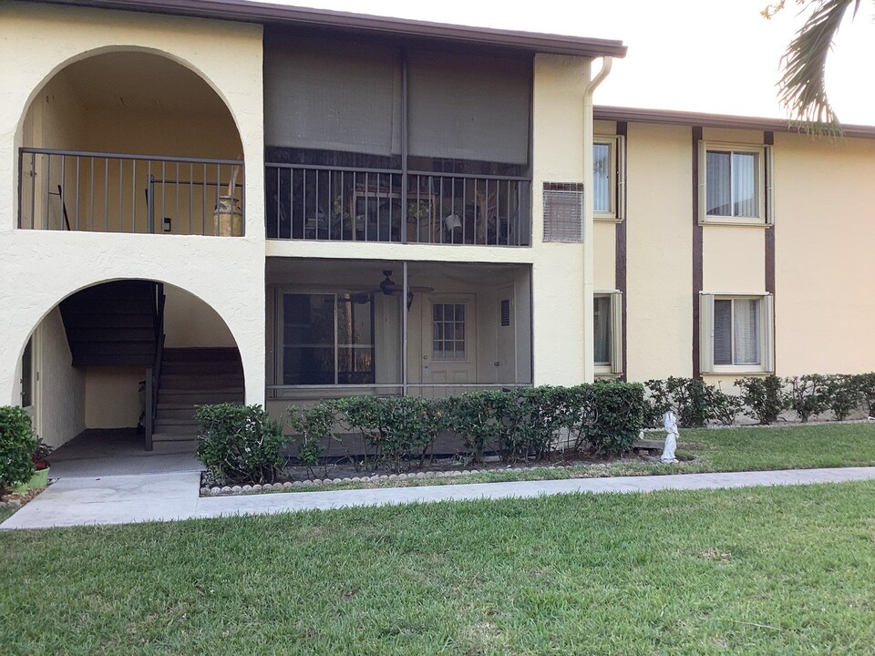 3560 Pine Tree Ct in Greenacres, FL - Building Photo