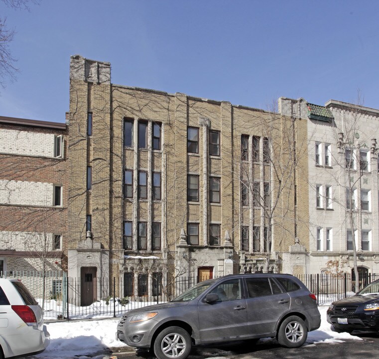 International House in Chicago, IL - Building Photo