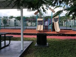 415 Executive Center Dr in West Palm Beach, FL - Building Photo - Building Photo