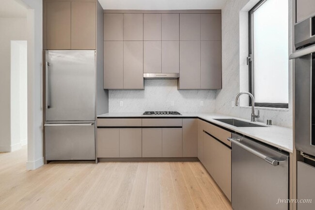 property at 1925 Fillmore St