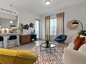 Reveal at Onion Creek in Austin, TX - Foto de edificio - Building Photo