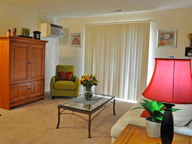 Rivers Edge Apartments in Waterford, MI - Building Photo - Building Photo