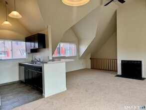 112 Montoya Dr in Branford, CT - Building Photo - Building Photo