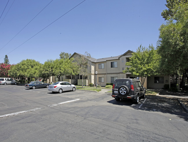 Country Glen Apartments in Sacramento, CA - Foto de edificio - Building Photo