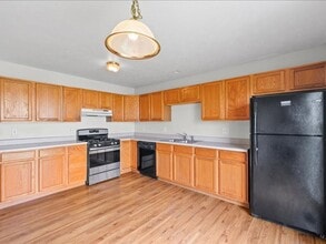 28 Fetzer Ct in Bloomington, IL - Building Photo - Building Photo