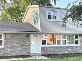 4949 Paxton Rd in Oak Lawn, IL - Building Photo