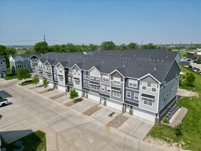 The Cove at Kettlestone in Waukee, IA - Foto de edificio - Building Photo