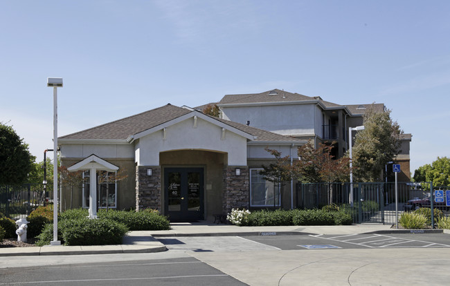 Solano Vista Senior Apartments in Vallejo, CA - Foto de edificio - Building Photo