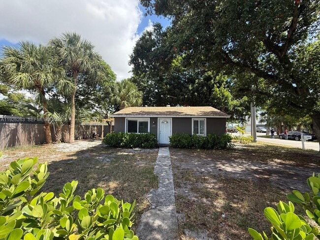 1299 NE 40th Ct in Oakland Park, FL - Building Photo - Building Photo