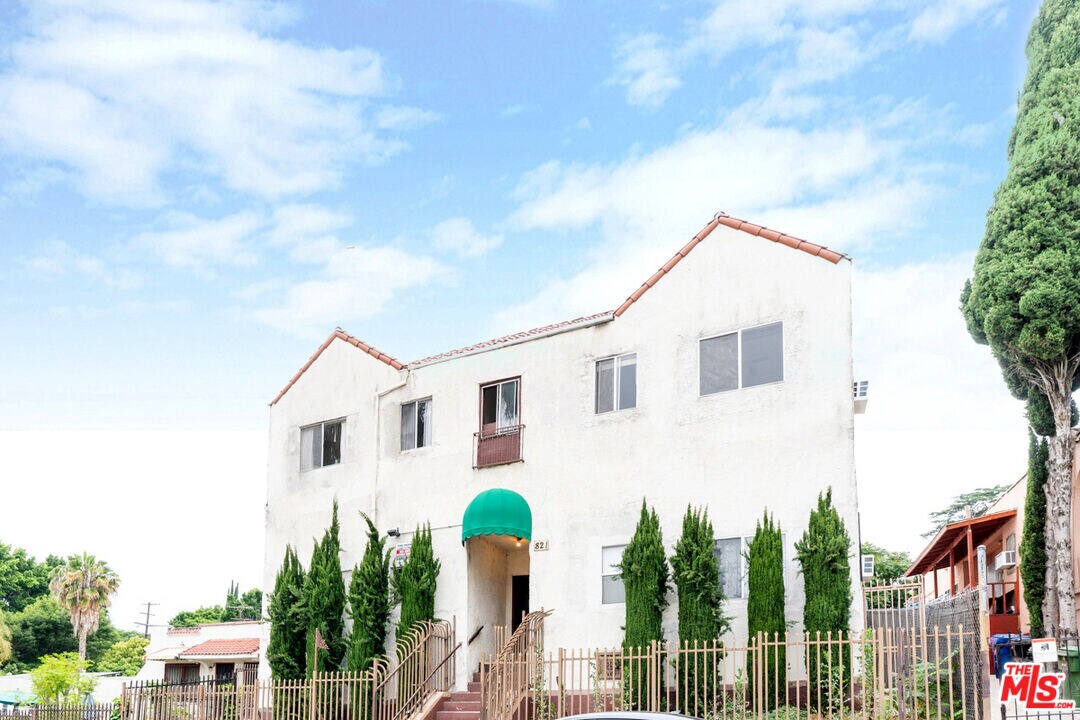 821 N Vendome St in Los Angeles, CA - Building Photo