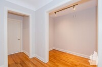 2315 N Rockwell St, Unit 2319-A3 in Chicago, IL - Building Photo - Building Photo