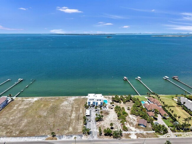 6504 Surfside Blvd in Apollo Beach, FL - Building Photo - Building Photo