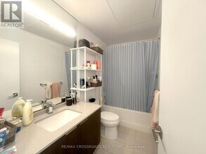 15-15 Brin Dr in Toronto, ON - Building Photo - Building Photo
