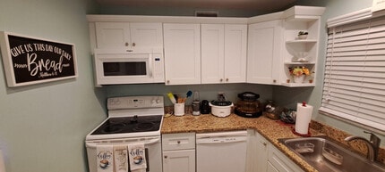 705 Lori Dr in Palm Springs, FL - Building Photo - Building Photo