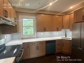 20-28 Otis St in Manchester, CT - Building Photo