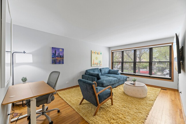 2034 W Berteau Ave in Chicago, IL - Building Photo - Building Photo