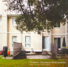 156 Valley Stream Dr in Ottawa, ON - Building Photo - Building Photo