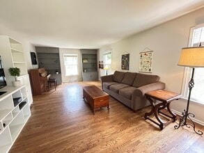 1001 Eddy Ct in Wheaton, IL - Building Photo - Building Photo