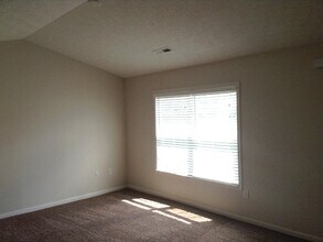 2027 River Birch Dr in Amelia, OH - Building Photo - Building Photo