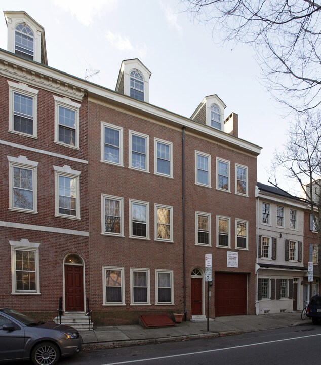 316-318 Lombard St in Philadelphia, PA - Building Photo