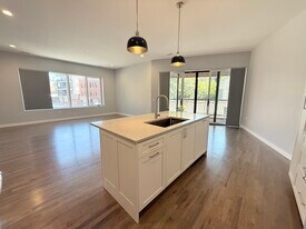 2505 W Carmen Ave in Chicago, IL - Building Photo