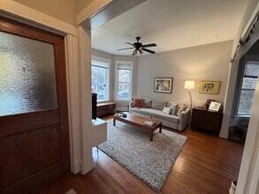 2251 W Giddings St in Chicago, IL - Building Photo - Building Photo