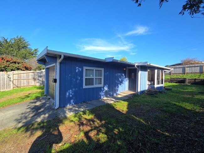 3407 Dakota St in Eureka, CA - Building Photo - Building Photo