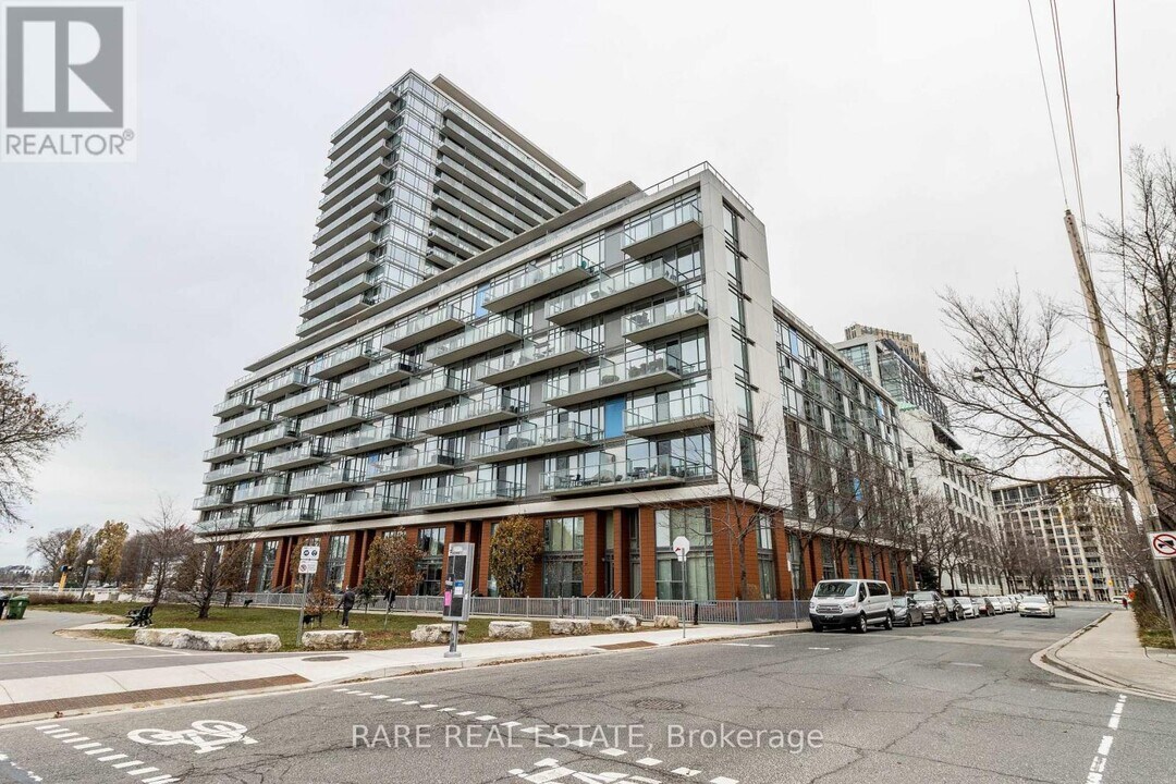 90 Stadium Rd in Toronto, ON - Building Photo