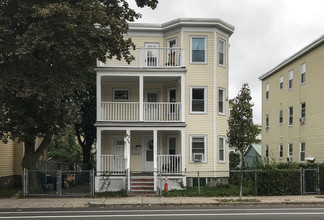 4058 Washington St in Roslindale, MA - Foto de edificio - Building Photo