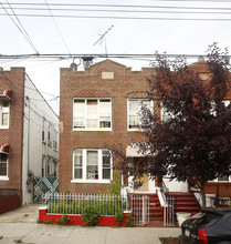 714 Logan St in Brooklyn, NY - Building Photo - Building Photo