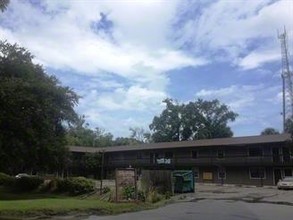 Whispering Winds Apartments in Daytona Beach, FL - Building Photo - Building Photo