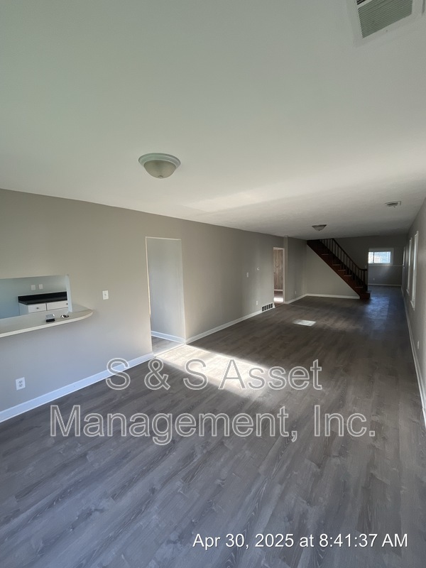 1015 Lenore Ave in Lansing, MI - Building Photo - Building Photo