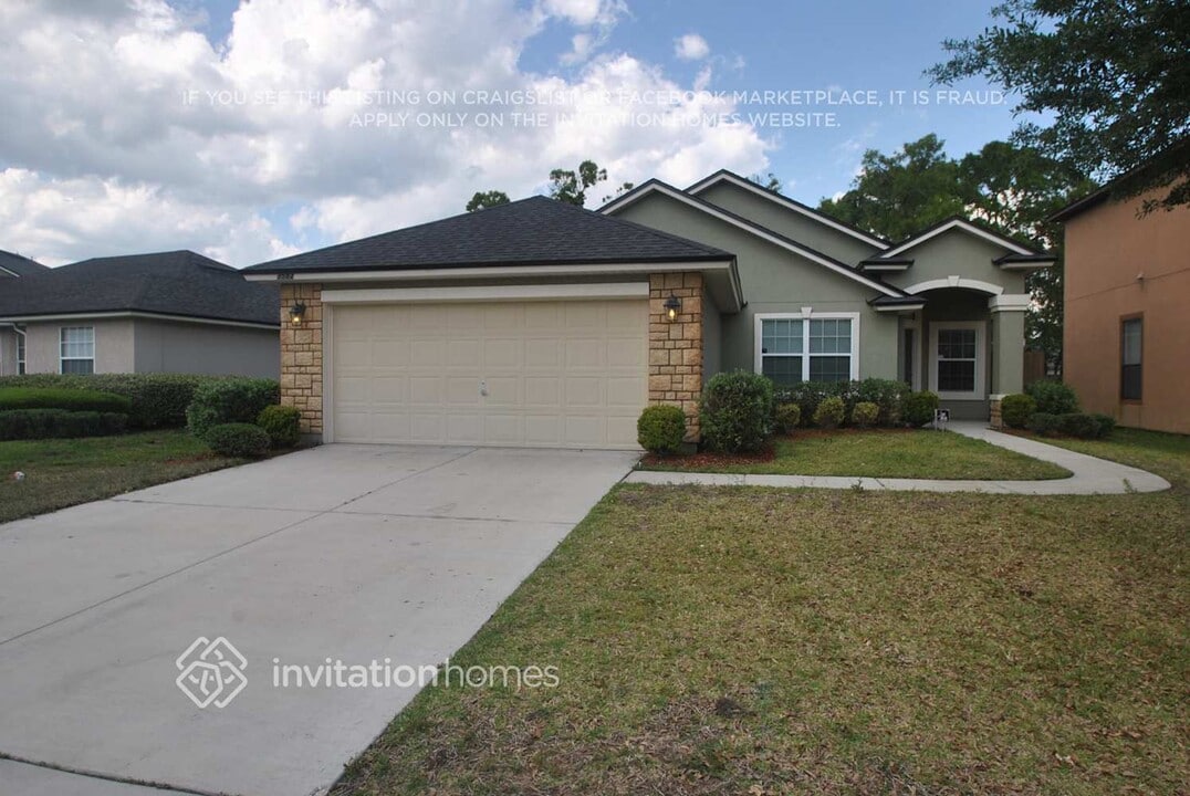 3582 Live Oak Hollow Dr in Orange Park, FL - Building Photo