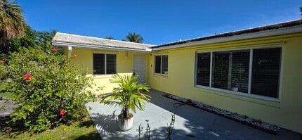 321 6th St in Lake Park, FL - Building Photo - Building Photo