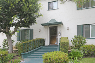 226 S Tower Dr in Beverly Hills, CA - Building Photo - Building Photo