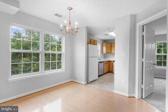 511 Constellation Square SE in Leesburg, VA - Building Photo - Building Photo