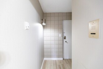 Elbow Mission Apartments in Calgary, AB - Building Photo - Building Photo