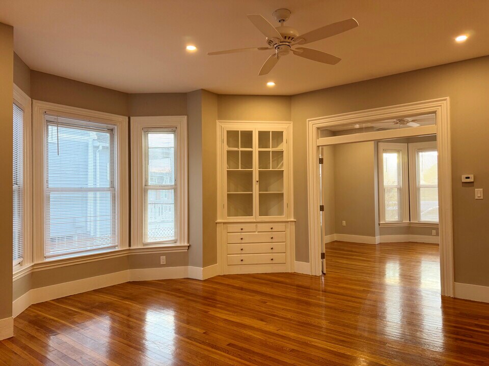 513 Cross St in Malden, MA - Building Photo