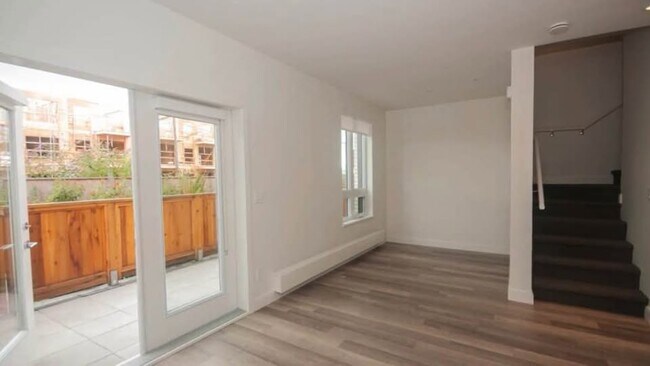 525 2nd St E in North Vancouver, BC - Building Photo - Building Photo