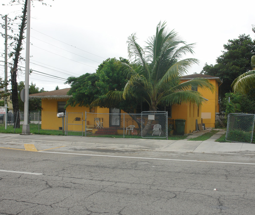 490 NE 62nd St in Miami, FL - Building Photo