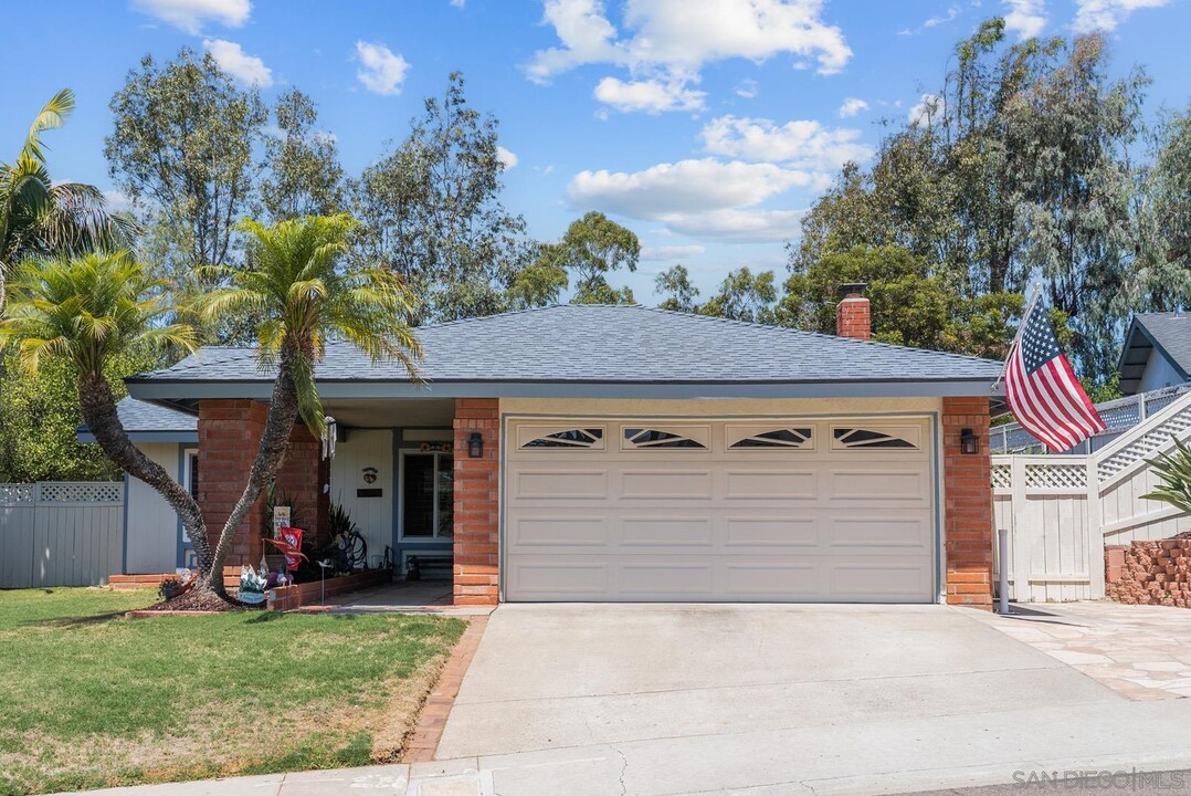 10064 Connell Rd in San Diego, CA - Building Photo