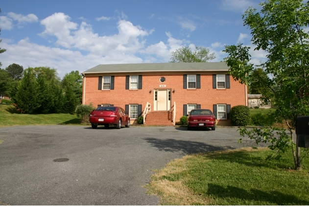 Daniel Hill Apartments in Brookneal, VA - Building Photo