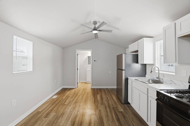 22600 Middlebelt Rd in Farmington Hills, MI - Building Photo - Building Photo