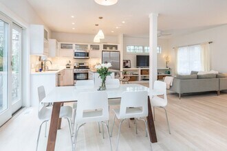 21 Richards Dr in Sag Harbor, NY - Building Photo - Building Photo