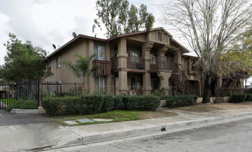 Villa Paseo in San Bernardino, CA - Building Photo - Building Photo