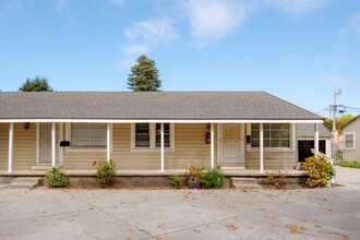 Mission Street Cottages in Santa Cruz, CA - Foto de edificio - Building Photo